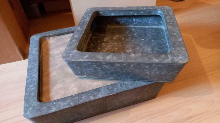 2 grote vierkante zinken bakken, Kinderen en Baby's, Kraamcadeaus en Geboorteborden, Ophalen of Verzenden