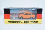 1:43 Vitesse Trabant 'DER TRABI' orange Berlin Wall 1989, Hobby en Vrije tijd, Ophalen of Verzenden, Zo goed als nieuw, Auto, Overige merken
