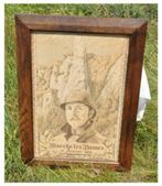 §§ cadre chene avec roi albert marche les dames 1934 sur tis, Verzamelen, Koningshuis en Royalty, Ophalen of Verzenden, Gebruikt
