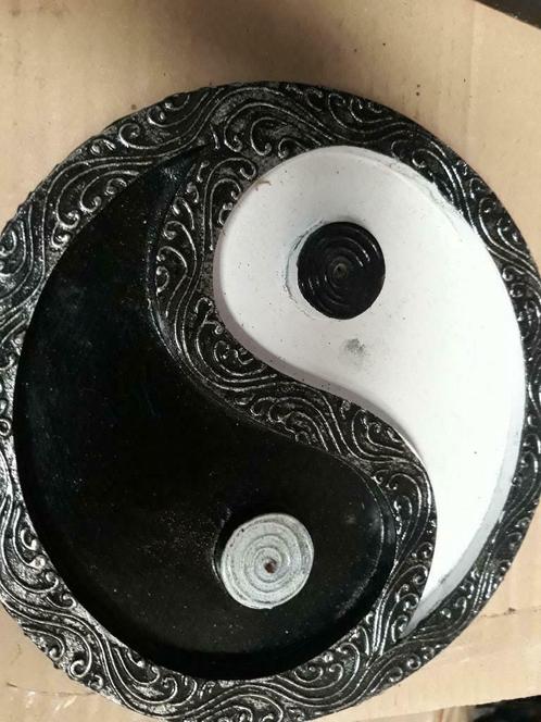 Brûleur d'encens 20 cm yin yang en bois d albesia, Antiek en Kunst, Antiek | Kandelaars, Ophalen of Verzenden