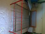 Vintage retro slaapkamer met nachtkastje, tafel, stoel