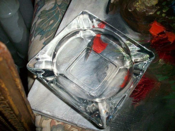 jolis cendriers en verre, Verzamelen, Porselein, Kristal en Bestek, Zo goed als nieuw, Overige materialen, Ophalen of Verzenden