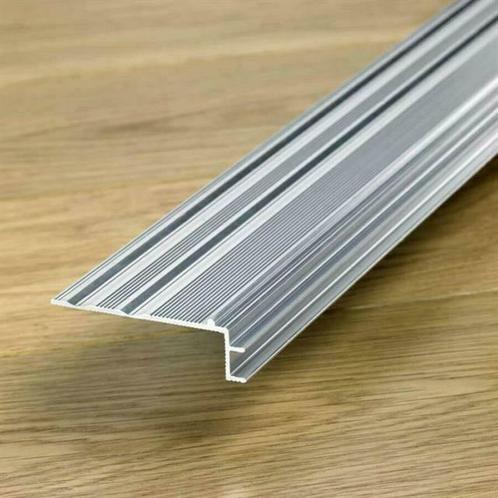 Incizo onderprofiel voor trap ALU, Doe-het-zelf en Bouw, Plinten en Afwerking, Zo goed als nieuw, Ophalen of Verzenden