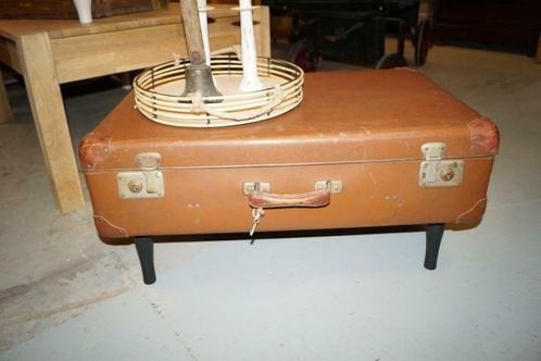 belle valise de voyage ancienne/table basse 75 x 47 H 47, Maison & Meubles, Accessoires pour la Maison | Coffres, Utilisé, Enlèvement ou Envoi