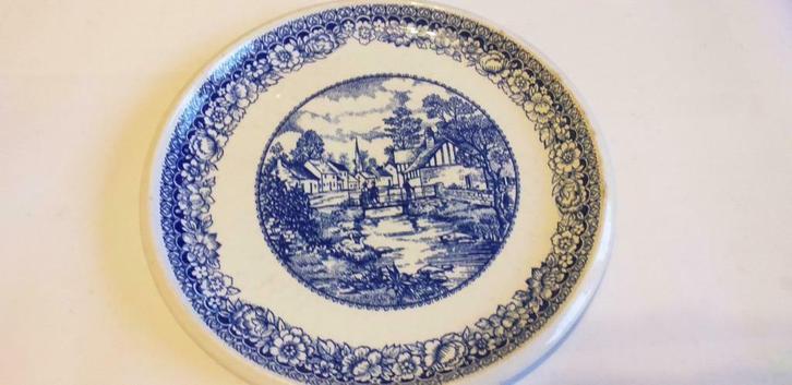 Assiette bleue  decor ville moyennage Belge, Antiquités & Art, Antiquités | Céramique & Poterie, Enlèvement ou Envoi
