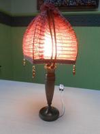 Antiek / Vintage tafellampje met uniek kapje., Minder dan 50 cm, Gebruikt, Ophalen of Verzenden, Metaal