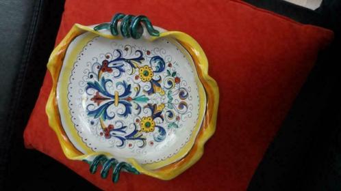 Handgemaakte kom van keramiek van Marie C. Deruta - Italy, Antiek en Kunst, Antiek | Keramiek en Aardewerk, Ophalen of Verzenden