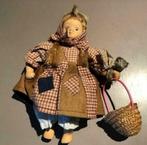 Oude keramiek pop, porselein? Boerin H23cm, Verzamelen, Verzenden, Gebruikt, Pop