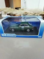 MGB GT UNIVERSAL HOBBIES 1/18, Ophalen of Verzenden, Zo goed als nieuw
