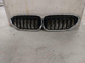 Bmw 330i grill. beschikbaar voor biedingen