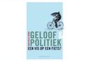 Geloof & Politiek/een vis op een fiets - Mark Van de Voorde, Boeken, Nieuw, Ophalen of Verzenden, Van In