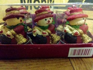 Nieuwe kaarsen en theelichtjes Kerstmis beschikbaar voor biedingen