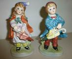 2 kleurrijke beeldjes : kindjes met paraplu, Antiek en Kunst, Curiosa en Brocante, Ophalen of Verzenden