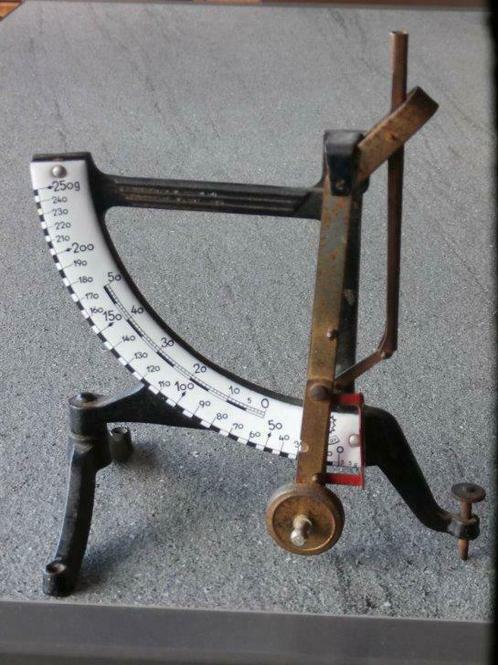 Antieke brievenweger"CONCAV M", Antiek en Kunst, Antiek | Gereedschap en Instrumenten, Ophalen of Verzenden
