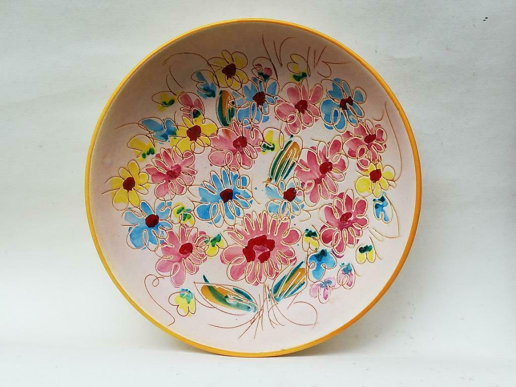 Belle assiette rétro fleurie - Vallauris, France - 60s/70s, Enlèvement ou Envoi