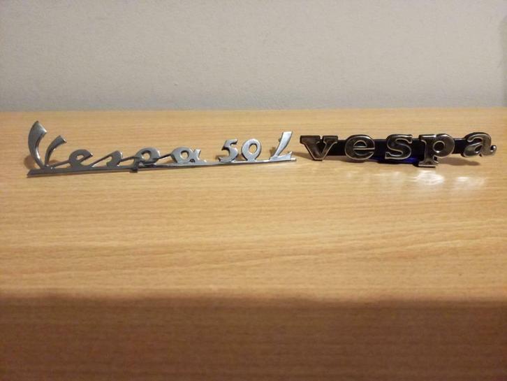 Deux sigles VESPA, Vélos & Vélomoteurs, Scooters | Vespa, Enlèvement ou Envoi