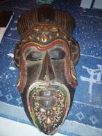 1Masque africain et 2 sculptures tête africaine a suspendre, Antiquités & Art, Enlèvement