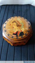 ancienne boite en bois Bretonne
