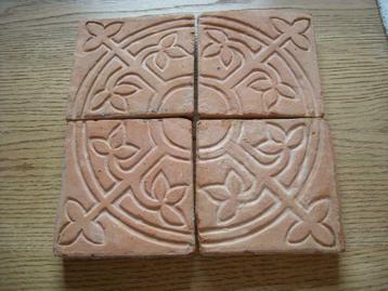 Antieke Terra-cotta tegels  17-18de eeuw beschikbaar voor biedingen