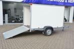 Gesloten aanhangwagen met oprijklep