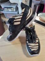 Q3) UGG basketbalschoen maat 37, Verzenden, Zo goed als nieuw, Schoenen