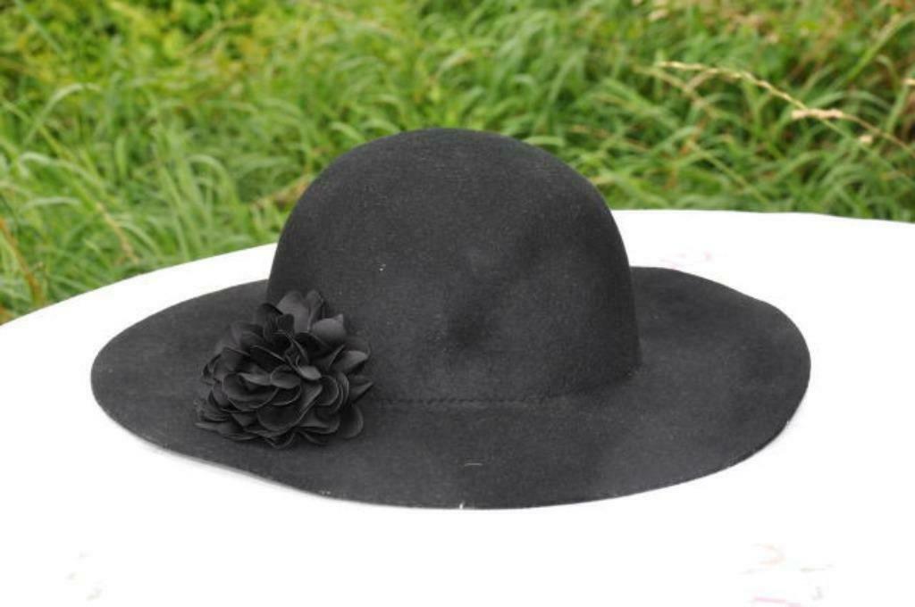 §  chapeau noir avec fleur pour dame (12), 55 cm (S, 6⅞ pouces) ou moins, Autre, Enlèvement ou Envoi, Chapeau