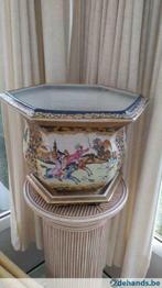 chinees  6 hoek cachepot broccante met hunting design, Antiek en Kunst