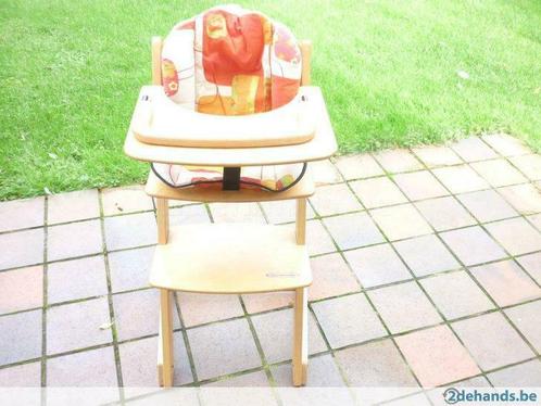 Houten kinder  eetstoel. 2st, Kinderen en Baby's, Kinderstoelen, Zo goed als nieuw, Meegroeistoel, Aanschuifbaar, Afneembaar eetblad