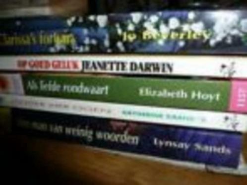 pocketromans bouquet set van  5, Boeken, Overige Boeken, Gelezen, Ophalen of Verzenden