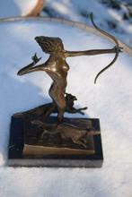 Superbe bronze signé intitulé (la dernière flèche), Bronze, Enlèvement ou Envoi