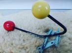Oude Franse vintage kapstok met 2 gekleurde houten bollen, Huis en Inrichting, Woonaccessoires | Kapstokken, Ophalen of Verzenden