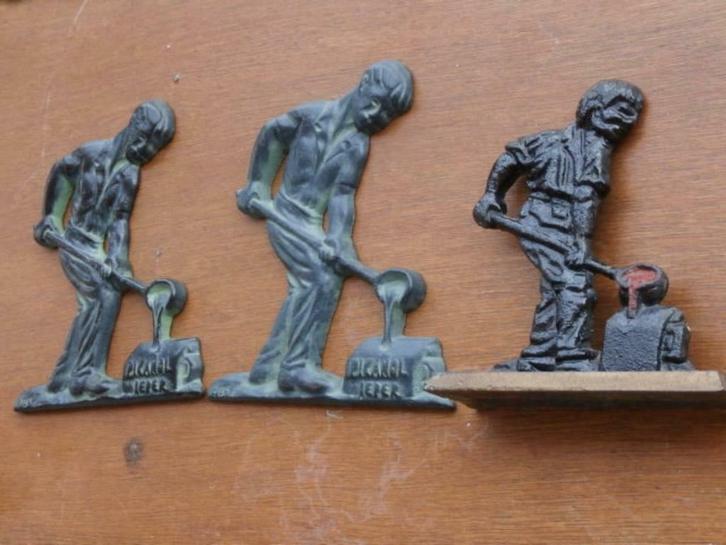 Gietijzeren wandreliëfs (2)PICANOL Ieper + 1 op voetstuk, Antiek en Kunst, Kunst | Beelden en Houtsnijwerken, Ophalen of Verzenden