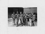 orig. foto - Luftwaffe soldaten in treinstation - WO2, Verzenden, Luchtmacht, Foto of Poster