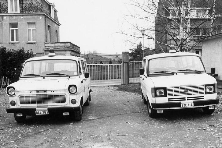 GEZOCHT Ford Transit MK1 of MK2 ex. Rijkswacht Gendarmerie, Collections, Marques automobiles, Motos & Formules 1, Enlèvement