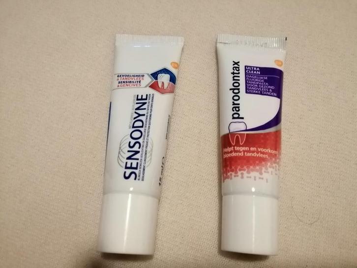 Nieuw vooraad Tandpasta Parodontax/Sensodyne 20ml., Handtassen en Accessoires, Uiterlijk | Mondverzorging, Zo goed als nieuw, Tandpasta