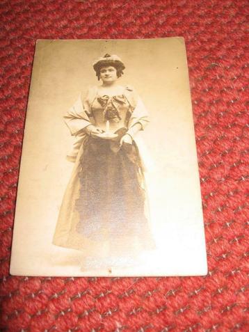 Carte photo ancienne représentant une dame d'époque...avant, Enlèvement ou Envoi, Avant 1920, Non affranchie, Bruxelles (Capitale)