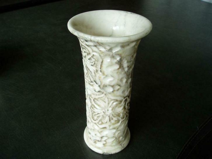 vaas in albast of marmer, Huis en Inrichting, Woonaccessoires | Vazen, Zo goed als nieuw, Wit, Minder dan 50 cm, Overige materialen