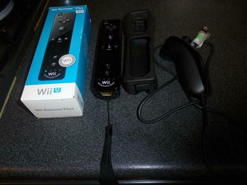 WiiU WII Remote Plus in doos + nunchuck (orig) + hoesje, Games en Spelcomputers, Spelcomputers | Nintendo Consoles | Accessoires