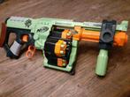 NERF Zombie Strike Doominator - Blaster, Kinderen en Baby's, Ophalen of Verzenden, Zo goed als nieuw