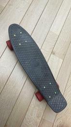 Penny skate board achterkant en kleurige wielen