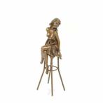 Een bronzen beeld-dame op barkruk , 13-brons-deco-pikant, Verzamelen, Nieuw, Ophalen of Verzenden