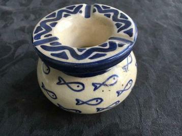 Asbak in aardewerk beschikbaar voor biedingen