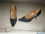 Paire de chaussures noire  en cuir - pointure 39, Vêtements | Femmes, Noir, Porté, Enlèvement ou Envoi, Sandales de bain