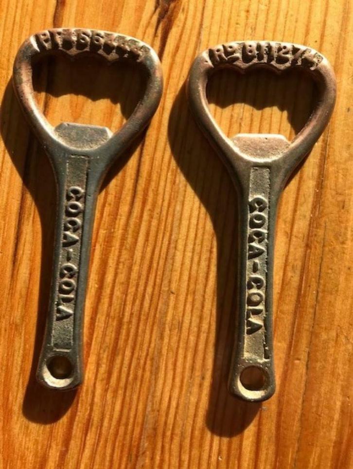 2 genummerde flessenopeners "Coca Cola", Verzamelen, Merken en Reclamevoorwerpen, Gebruikt, Gebruiksvoorwerp, Ophalen of Verzenden