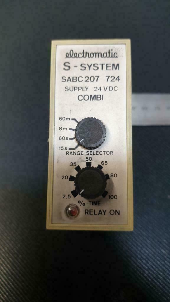 jw1100 : Electromatic S-system SAB207 724 timer tijdrelais, Hobby & Loisirs créatifs, Composants électroniques, Utilisé, Enlèvement ou Envoi