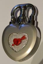Briquet Saint Valentin en inox.  Assez lourd.  Vide mais rec, Collections, Enlèvement ou Envoi, Comme neuf, Briquet