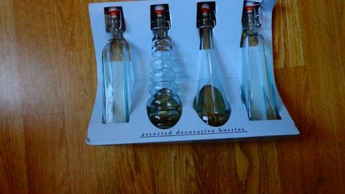 keukentool 4 glazen flessen met decoratief dop-NIEUW, Maison & Meubles, Cuisine | Ustensiles de cuisine, Neuf, Enlèvement