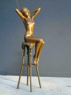 statue d une femme nue assise sur tabouret en bronze signé .
