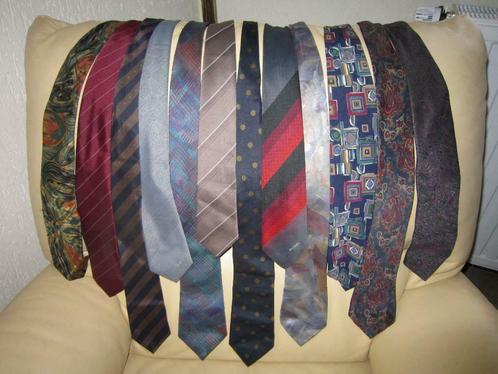 Lot de 22 cravates + lot de 10, Hobby & Loisirs créatifs, Bricolage, Utilisé, Enlèvement ou Envoi
