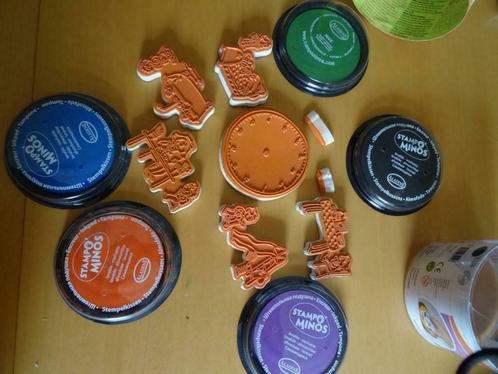Stampo Minos - la journée : 8 tampons + 5 couleurs, Hobby & Loisirs créatifs, Scrapbooking, Comme neuf, Autres types, Enlèvement ou Envoi